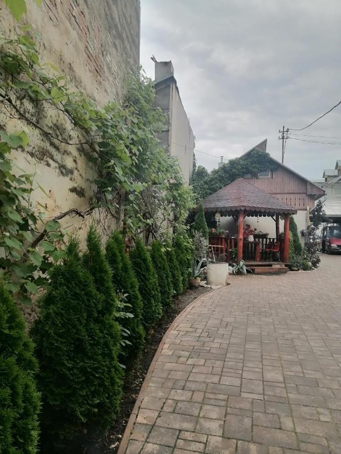 Helga House Hostel Turda Exterior photo