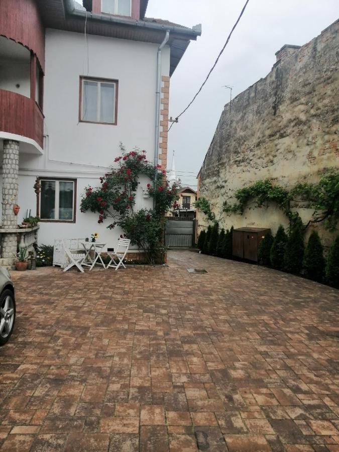 Helga House Hostel Turda Exterior photo